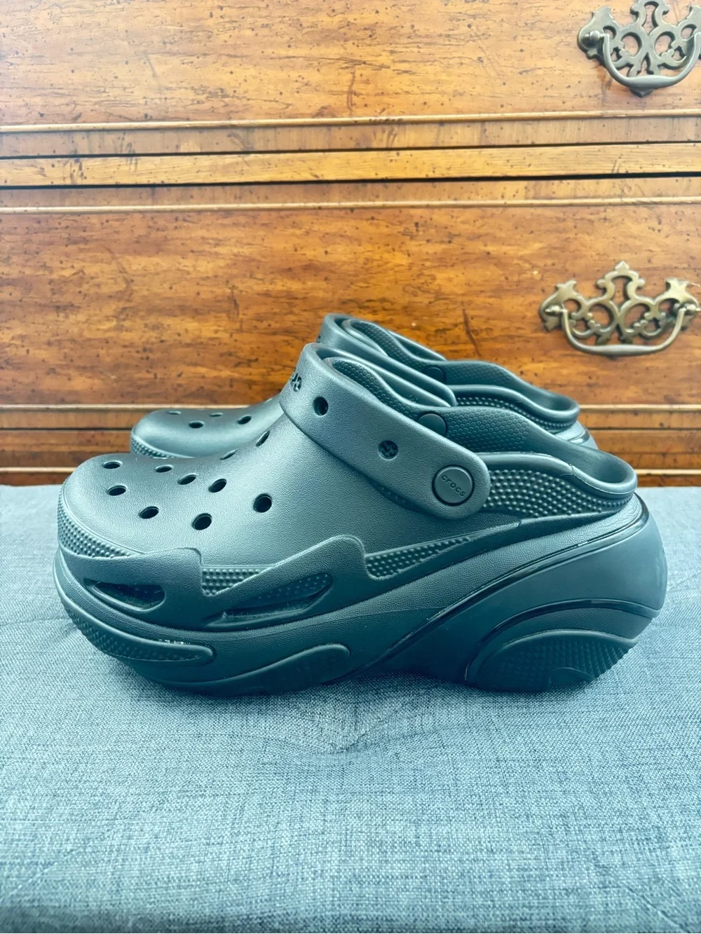 CROCS BUBBLE CRUSH CLOG in TRIPLE BLACK, size M7/W9